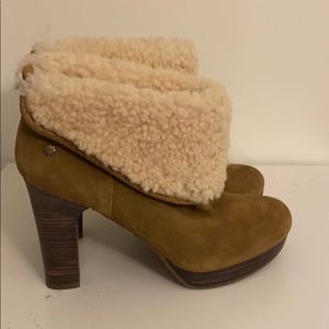 EUC UGG suede Booties chestnut color Sz 6.5